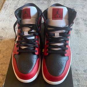 Air Jordan 1 Mid Black/Gym Red